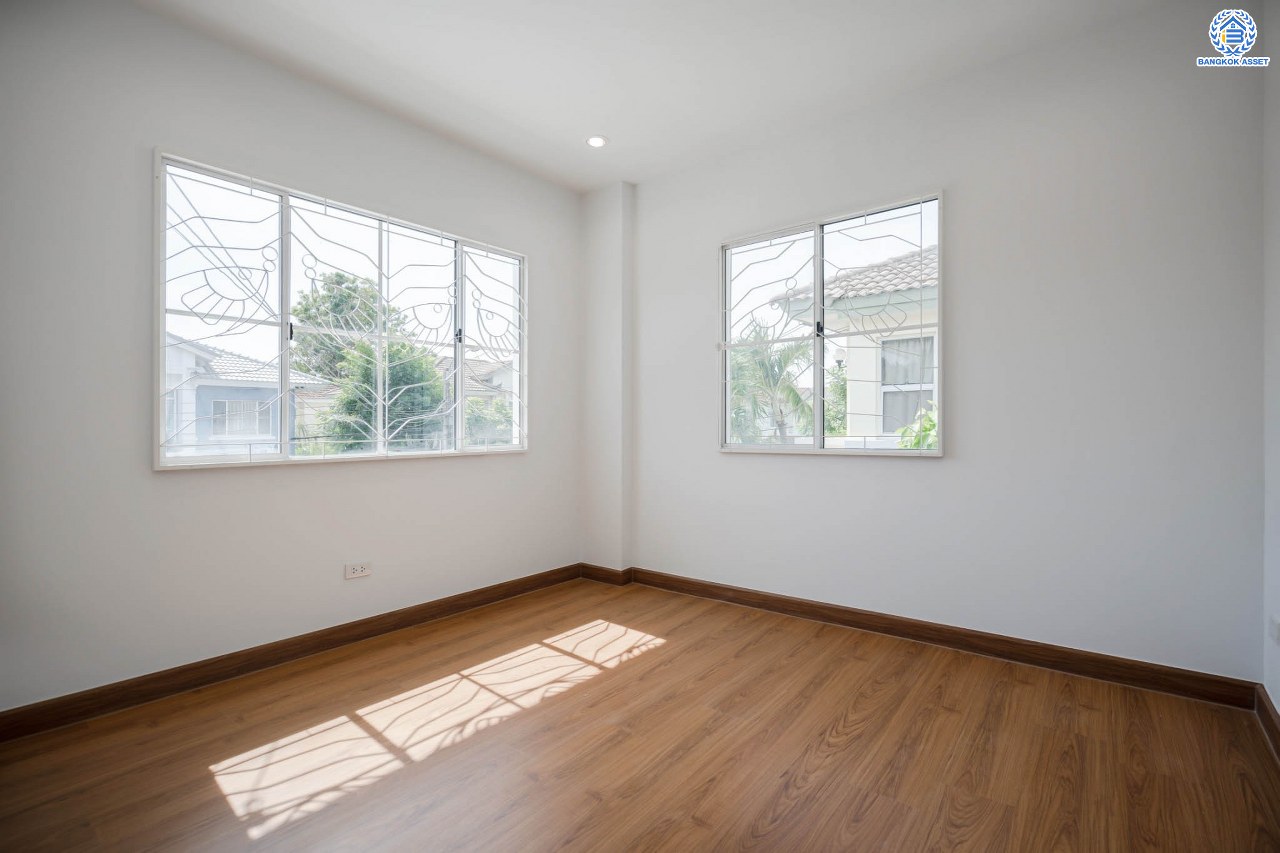 บ้านมือสองตกแต่งใหม่ โครงการ ชลลดา วัดลาดปลาดุก คุณภาพระดับ L&H บนเนื้อที่ 53.5 ตร.ว. ฟังก์ชัน 3 ห้องนอน 2 ห้องน้ำ 2 ที่จอดรถ บนทำเลศักยภาพ เพียง 15 นาทีถึง เซ็นทรัลเวสท์เกต ใกล้รถไฟฟ้าสายสีม่วง "สถานีคลองบางไผ่"